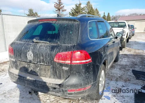 2013 Volkswagen Touareg Tdi Lux z USA, uszkodzony, nr VIN WVGEP9BP1DD004083